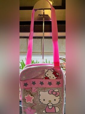 Sanrio Hello Kitty crossbody gray heathered fabric with pink star keychain